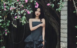 Đôi chân thon gọn với quần tất đen