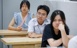 Đứng ngồi không yên với môn thi thứ 3 vào lớp 10