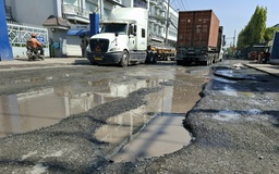 Đường xuống cấp nặng, đi lại khó khăn