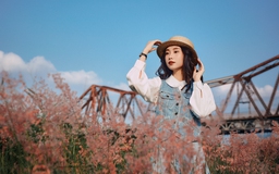 Nhà thiết kế livestream bán hàng thời trang