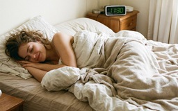 Ngủ nướng vào cuối tuần, nên hay không: Phát hiện bất ngờ!
