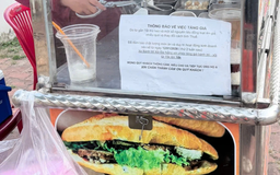 Chị bán bánh mì, cô bán hủ tiếu gõ... 'thông báo tăng giá'