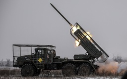 Chiến sự Ukraine ngày 1.423: Kyiv sắp cạn năng lượng, ông Zelensky đáp trả ông Trump