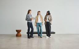 Sau sự thành công của mùa thu/đông 2025, UNIQLO viết tiếp câu chuyện gì trong mùa mới?