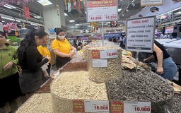 Chợ tết bắt đầu sôi động