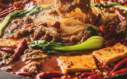 Ăn cay thường xuyên: Đâu là dấu hiệu dạ dày bắt đầu ‘chịu không nổi’?