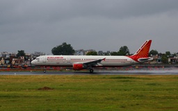 Phi công phải rời buồng lái trước chuyến bay vì có nồng độ cồn