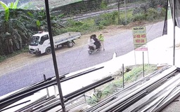 Xe máy chở 3 lao vào chiến sĩ cảnh sát giao thông đang làm nhiệm vụ