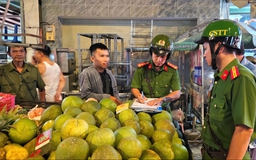 TP.HCM xử lý lấn chiếm vỉa hè: Hàng quán cam kết trả lối đi cho người đi bộ