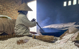 Giữ hương tết xưa: Làng bánh nổ giữ vị tết qua những nhịp búa