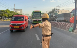 TP.HCM: Đội CSGT Bình Triệu xử lý xe khách trá hình