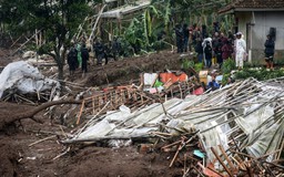 Chạy đua cứu hơn 80 người mất tích sau sạt lở kinh hoàng ở Indonesia