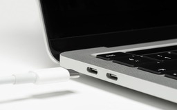 Sự thật về 'ma trận' cổng kết nối trên laptop khiến người dùng mất tiền oan