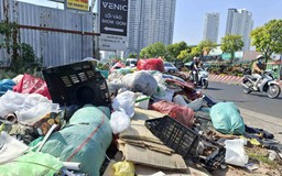 Những bãi rác bên đường