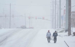 Nước Mỹ oằn mình trong bão tuyết