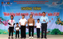 Báo Thanh Niên tiếp sức học sinh khó khăn miền Trung