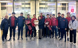 Thủ môn Trung Kiên và các thành viên còn lại của U.23 Việt Nam về nước muộn