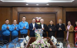 Linh mục Giuse Trần Xuân Mạnh chúc tết Hội Liên hiệp thanh niên Việt Nam