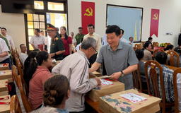 Bí thư Tỉnh ủy Lâm Đồng cùng các tướng lĩnh thăm, chúc tết đặc khu Phú Quý