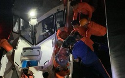 Khoảnh khắc kinh hoàng trong thảm họa chìm phà ở Philippines