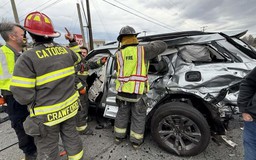 Cụ bà 83 tuổi lái ô tô đạp nhầm chân ga gây tai nạn liên hoàn