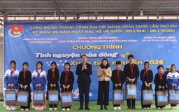 Tuổi trẻ Mặt trận Tổ quốc mang mùa xuân ấm áp về xã biên giới Hạ Lang