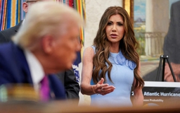 Ông Trump bảo vệ Bộ trưởng Noem trước áp lực luận tội