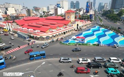 Hình ảnh khu vực chợ Bến Thành khác lạ sau khi sơn mới