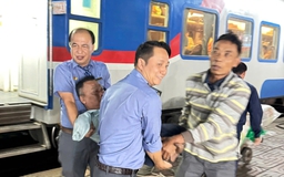 Chuyến tàu đặc biệt của hành khách mất tứ chi: 20 tiếng không hề cô đơn