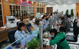 Bảo hiểm xã hội TP.HCM ngưng cấp bìa sổ BHXH: Quyền lợi người tham gia ảnh hưởng?