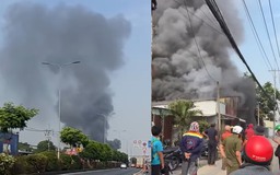 Cháy tiệm sửa xe ở Củ Chi, khói đen bốc cao trong khu dân cư