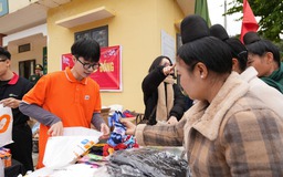 FPT Shop tặng máy tính, tivi cho trẻ em vùng cao