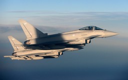 Anh - Pháp phối hợp ném bom kho vũ khí ngầm của IS ở Syria