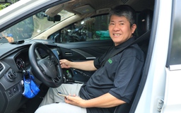 Bất ngờ chuyện thầy giáo 8 năm chạy GrabCar ở TP.HCM: Ấm áp tình đồng nghiệp