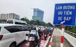 Xe máy đi vào làn ưu tiên xe đạp ở TP.HCM có bị CSGT xử phạt?