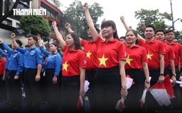 Ngọn lửa 'Tôi yêu Tổ quốc tôi' và cuộc hội ngộ của tuổi trẻ tại Hà Nội