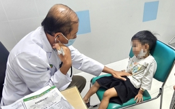 Trẻ sốt cao, ho nhiều: Bác sĩ lưu ý cách phòng cúm mùa