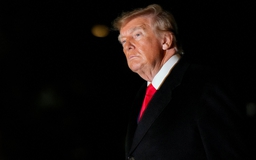 Ông Trump bị chặn dùng tiền thuế để quảng cáo bản thân