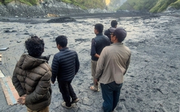 Hơn 100 người nước ngoài bị mắc kẹt do lũ quét ở Nepal