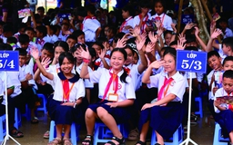 Để vầng trăng nơi biên giới soi sáng những ước mơ trẻ thơ