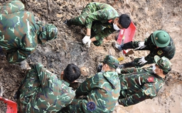 Sau lễ an táng, quy tập thêm 8 hài cốt liệt sĩ tại công viên Lê Thị Riêng