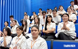 Thầy hiệu trưởng khuyên tân sinh viên tích lũy giá trị, ứng dụng AI có trách nhiệm