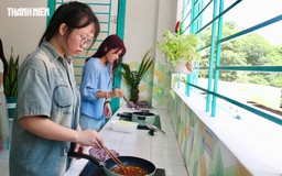 Sinh viên ở ký túc xá nay được tự tay nấu những bữa 'cơm nhà' Sinh viên ở ký túc xá nay được tự tay nấu những bữa 'cơm nhà'
