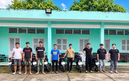 Chạy xe lạng lách trên quốc lộ, 5 tháng sau bị khởi tố Chạy xe lạng lách trên quốc lộ, 5 tháng sau bị khởi tố