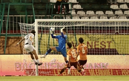 SLNA chiếm đỉnh V-League, HAGL tiếp tục trượt dài
