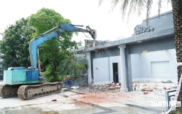 Phường kiến nghị giữ nhà mồ trong khuôn viên 'tòa nhà đẹp nhất Cà Mau'