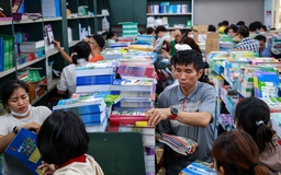 Photocopy sách giáo khoa và nghịch lý giữa bản quyền với quyền tiếp cận tri thức