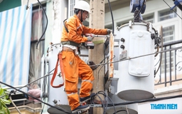 Không tăng giá điện, vẫn phập phồng giá xăng
