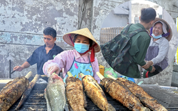 Cá lóc nướng cúng ông Táo: Bà chủ ở TP.HCM năm ngoái bật khóc, nay thế nào?