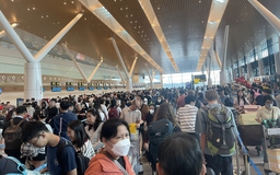 Thêm nhà ga T3, Tân Sơn Nhất vẫn kín người: Về quê ăn tết chưa bao giờ dễ